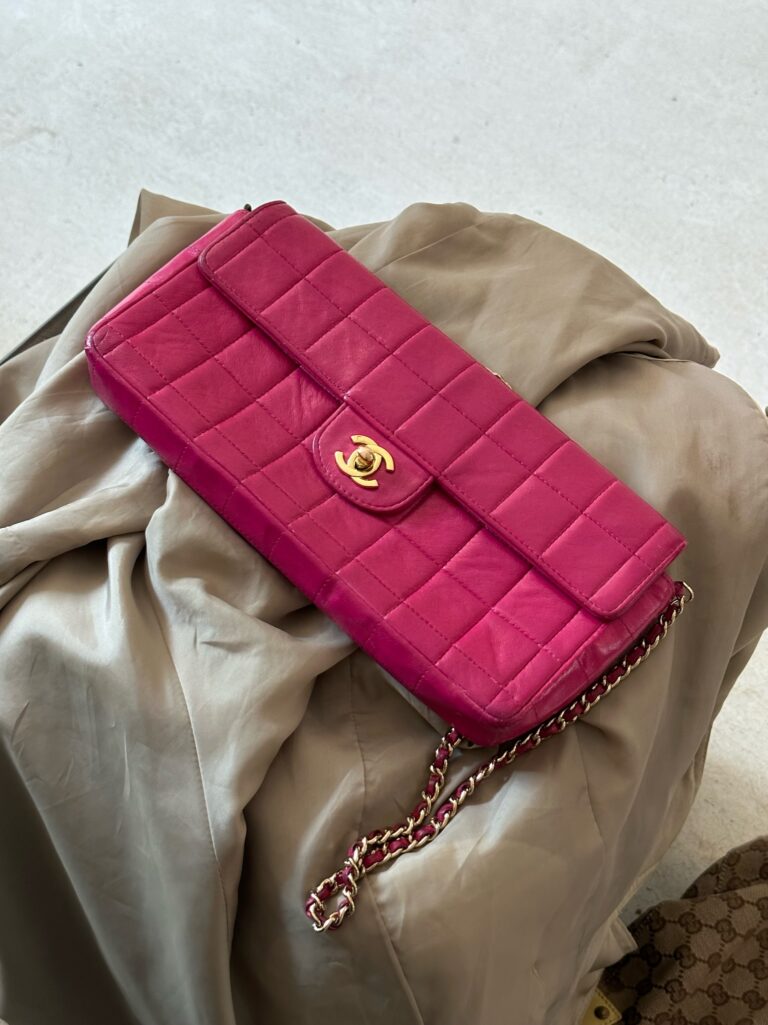 Chanel east west classic tas roze