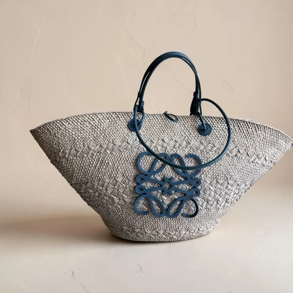 Loewe anagram blauw strandtas tas raffia