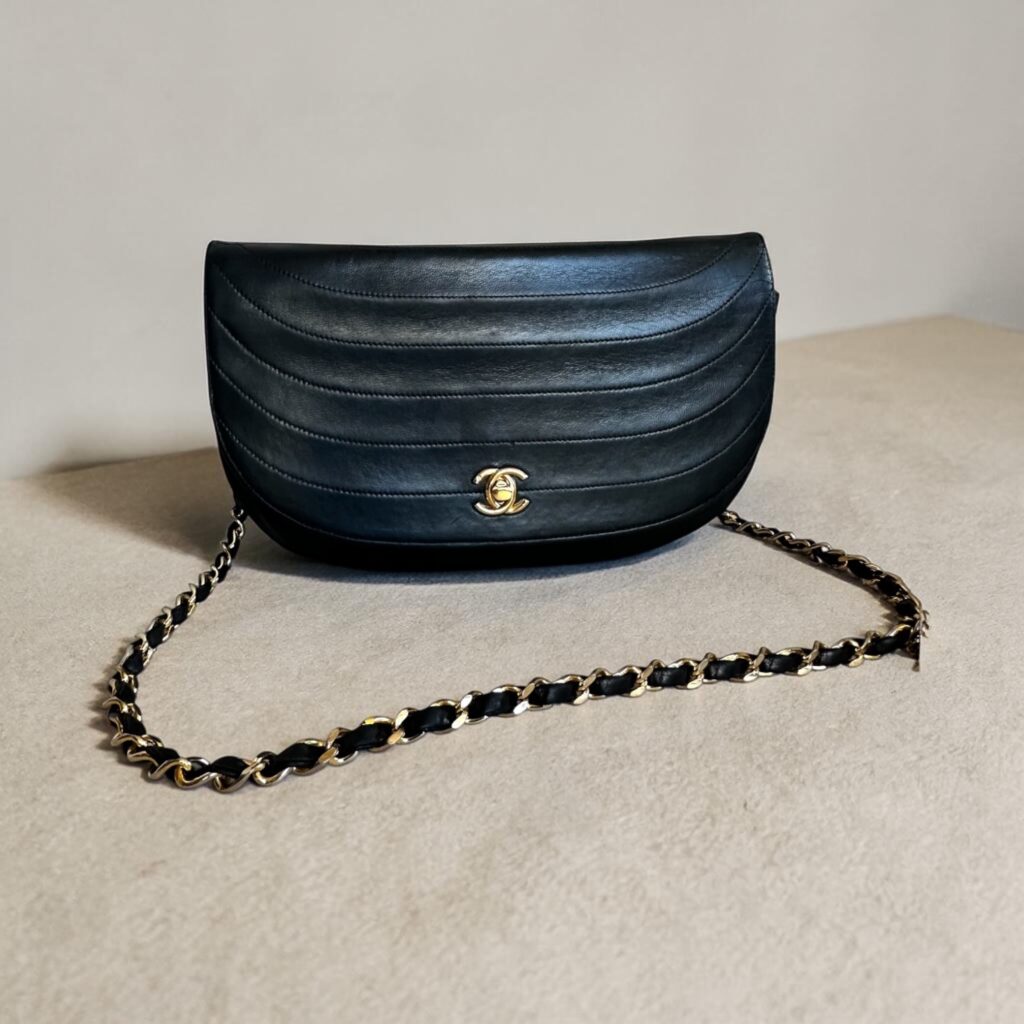 Chanel half moon tas zwart crossbody