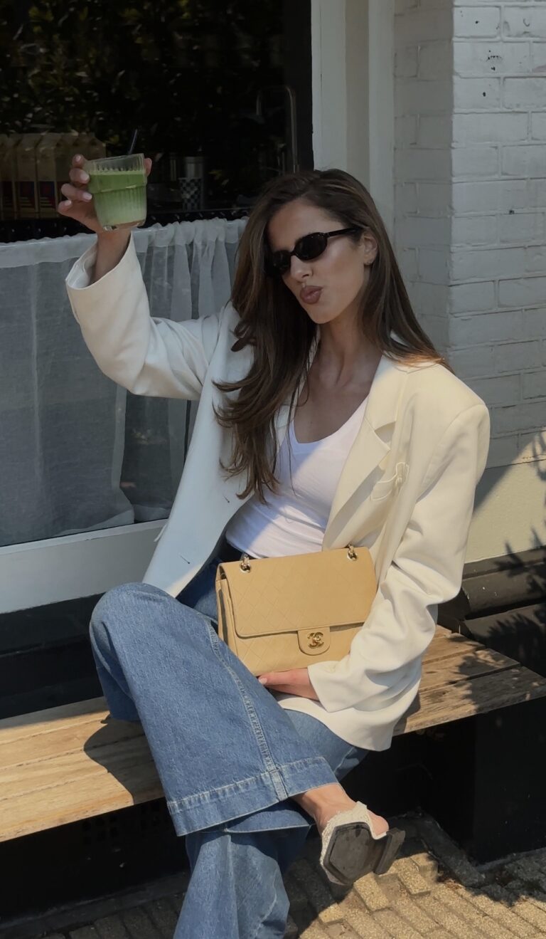 Chanel classic flap tas beige huren