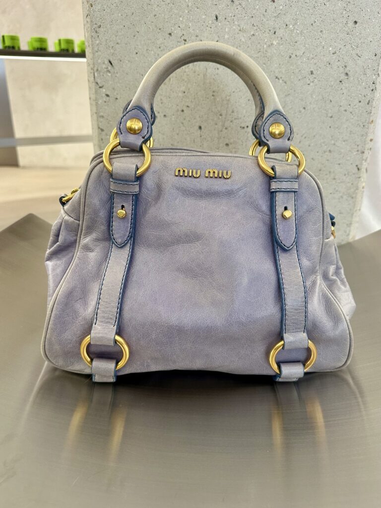 Miu miu 2way handtas lichtblauw huren Y2k
